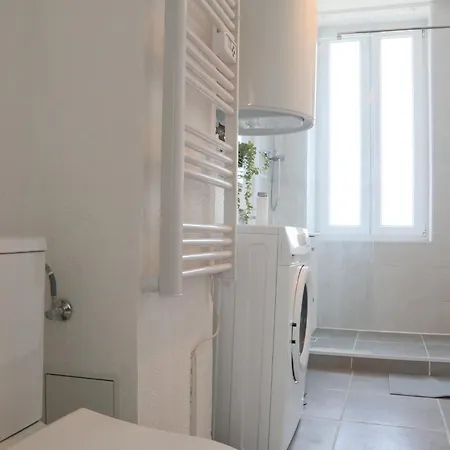 Le Funny, Centre Apartment